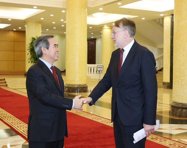 Un responsable du PCV espere la ratification rapide des accords UE-Vietnam hinh anh 1