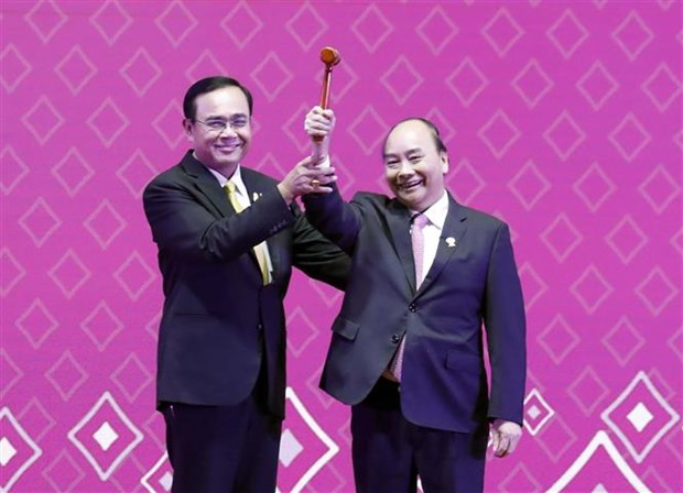 Le PM Nguyen Xuan Phuc annonce le theme de l’Annee de l’ASEAN 2020 hinh anh 1