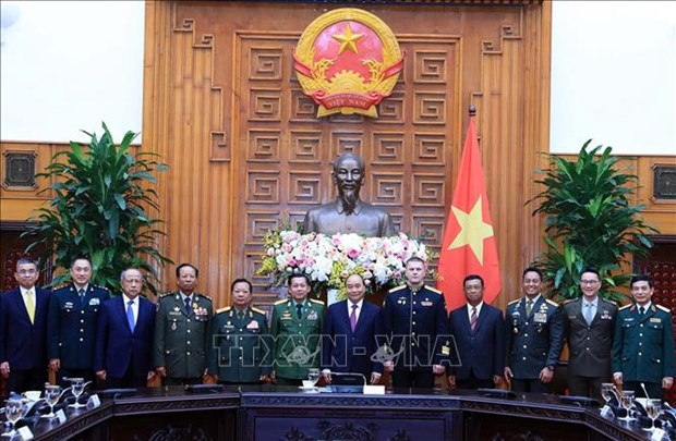 Le PM Nguyen Xuan Phuc recoit des dirigeants de la defense etrangers hinh anh 1