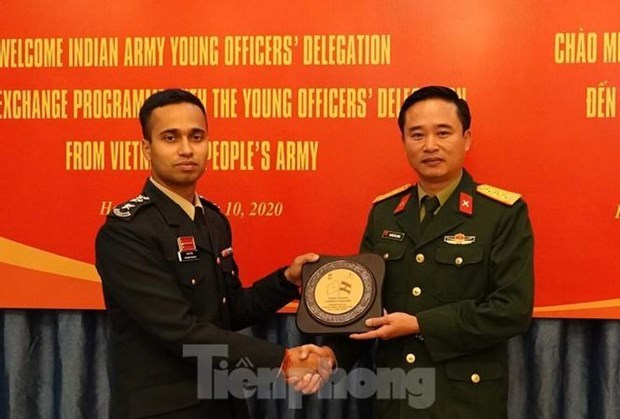 De jeunes officiers vietnamiens et indiens renforcent l'echange des experiences hinh anh 1
