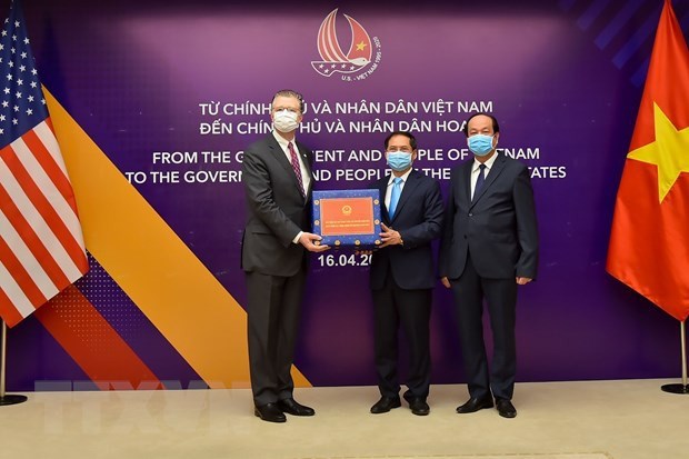 Le Vietnam soutient activement les pays dans la lutte anticoronavirus hinh anh 1