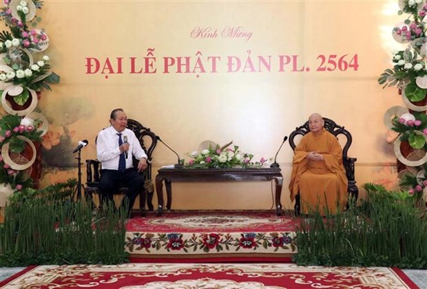Le vice-PM Truong Hoa Binh adresse ses felicitations aux fideles bouddhistes hinh anh 1