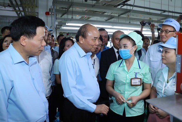 Le PM dialogue avec les ouvriers, travaille avec les autorites de Bac Ninh hinh anh 1