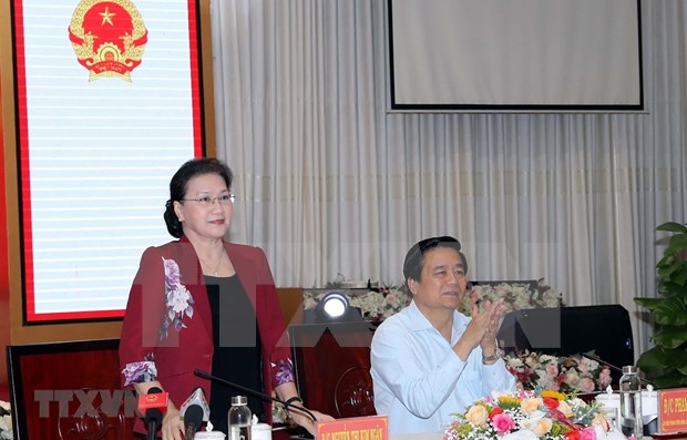 La presidente de l’AN Nguyen Thi Kim Ngan travaille avec les autorites de Long An hinh anh 1