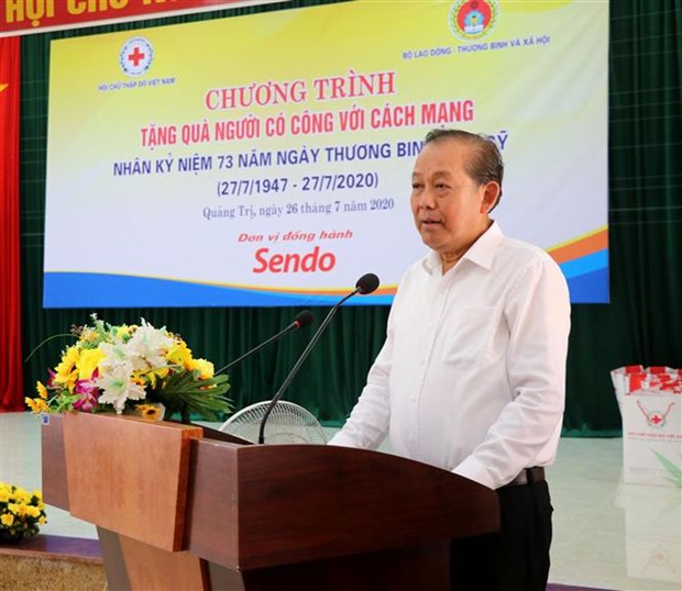 Le vice-PM Truong Hoa Binh participe a un programme en faveur des personnes meritantes hinh anh 1