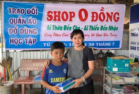A Kien Giang, une boutique basee sur le don pour changer la donne hinh anh 1