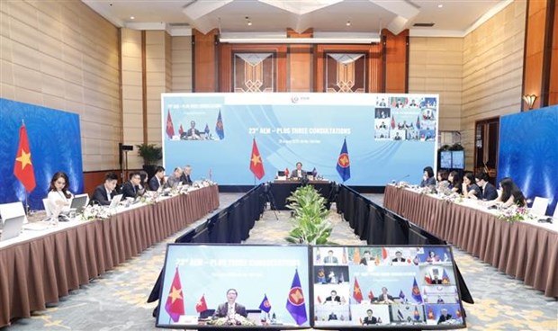 Les ministres de l'Economie de l'ASEAN tiennent des consultations avec des partenaires hinh anh 1