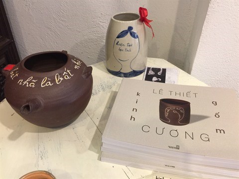 L’artiste-peintre Le Thiet Cuong, la rencontre de la ceramique et des textes bouddhiques hinh anh 4