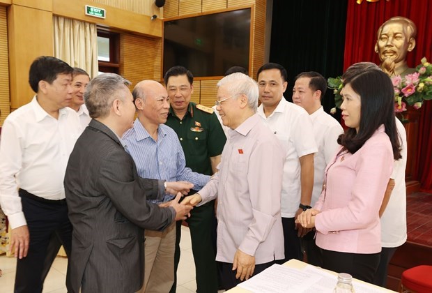 Le leader du PCV Nguyen Phu Trong a l’ecoute des electeurs de Hanoi hinh anh 1