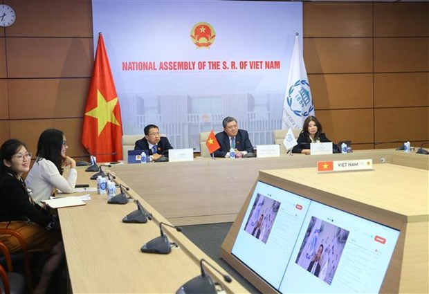 Des parlementaires vietnamiens a une session en ligne extraordinaire du Conseil directeur de l’UIP hinh anh 1