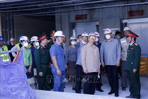 Le vice-PM lao inspecte la construction de la Maison de l’AN financee par le Vietnam hinh anh 1