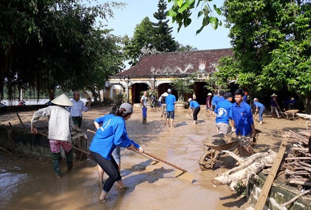 Au chevet des etudiants victimes des crues et inondations dans le Centre hinh anh 1
