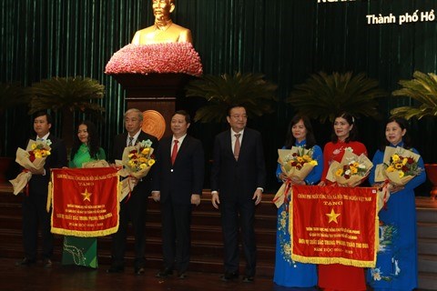 Le pays celebre la Journee des enseignants vietnamiens hinh anh 2