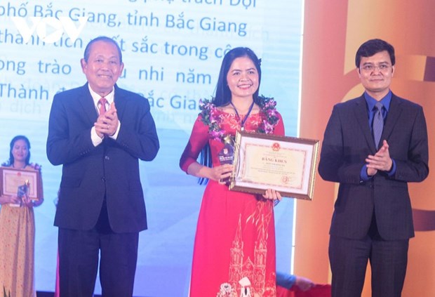Le pays celebre la Journee des enseignants vietnamiens hinh anh 1