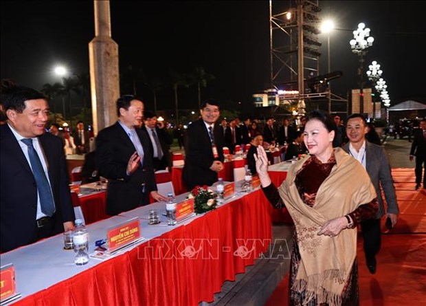 La presidente de l'AN assiste a la ceremonie celebrant les 990 ans de la denomination Nghe An hinh anh 1