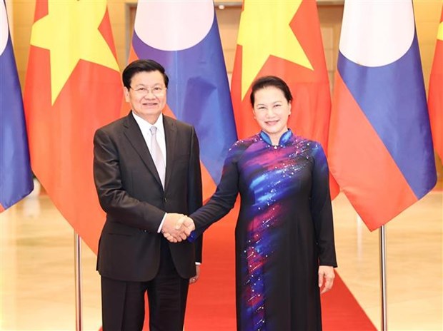 Des dirigeants vietnamiens recoivent le Premier ministre lao hinh anh 2