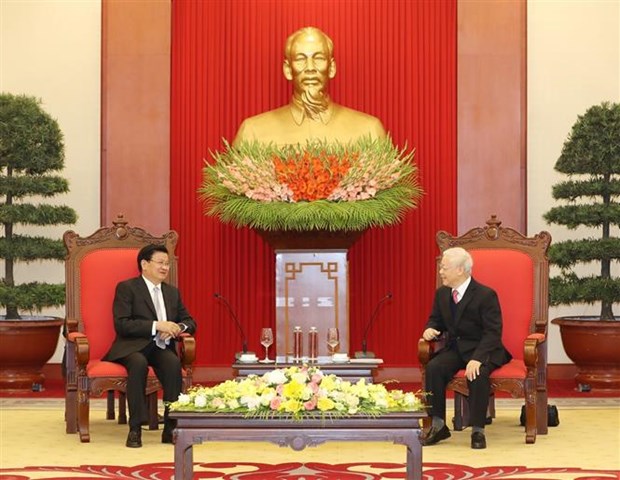 Des dirigeants vietnamiens recoivent le Premier ministre lao hinh anh 1