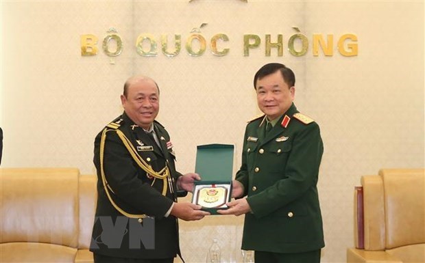 Un vice-ministre de la Defense recoit des diplomates cambodgiens hinh anh 1