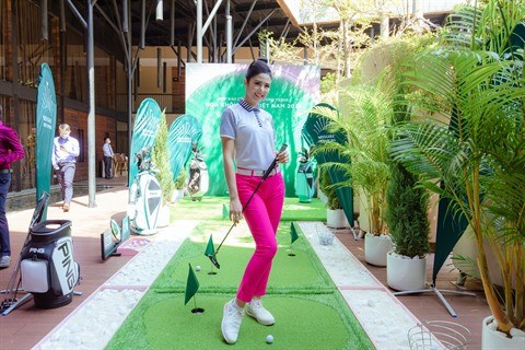 Le tout premier concours Miss Golf Vietnam swingue sur les greens hinh anh 1