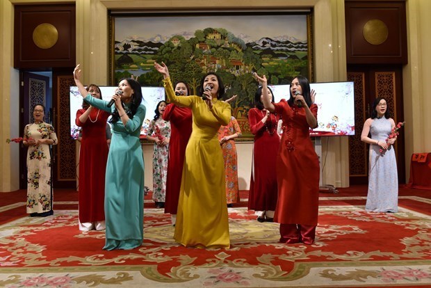 Les Vietnamiens dans le monde celebrent la fete du Tet hinh anh 1