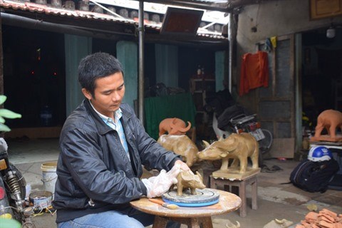 L’ancien village de Thanh Ha fait des buffles en argile dans l’espoir d’une annee prospere hinh anh 1