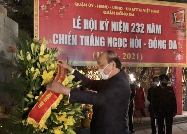 Le PM Nguyen Xuan Phuc rend hommage au roi Quang Trung hinh anh 1