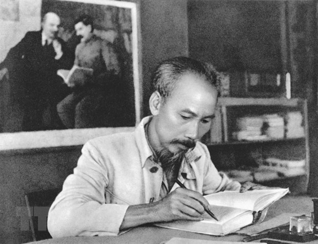 Lancement d’un livre portant sur le President Ho Chi Minh et le Noir hinh anh 1