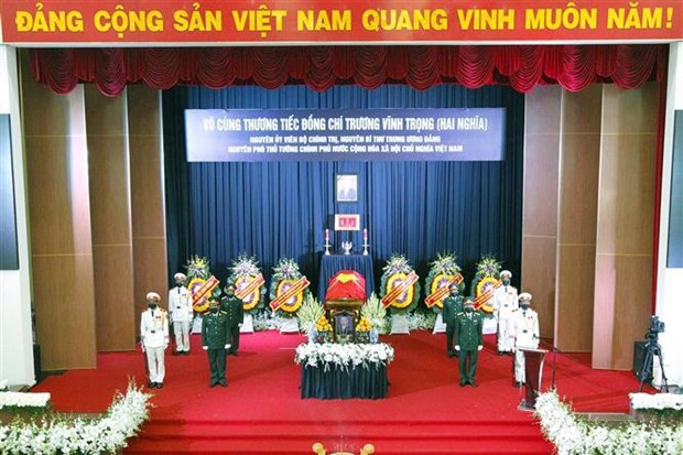 Les ceremonies commemoratives et d’enterrement de M. Truong Vinh Trong hinh anh 2