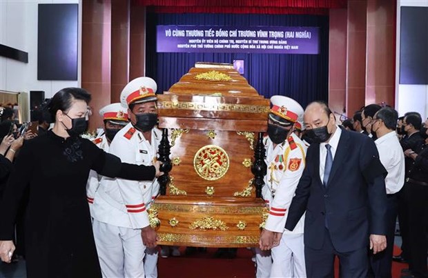 Les ceremonies commemoratives et d’enterrement de M. Truong Vinh Trong hinh anh 1