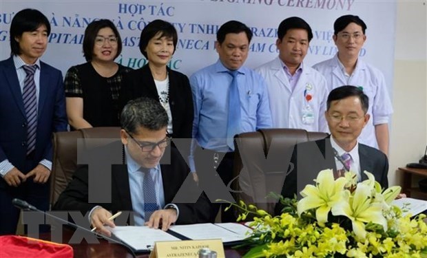 Da Nang et AstraZeneca Vietnam unis sur le traitement du cancer du poumon hinh anh 1