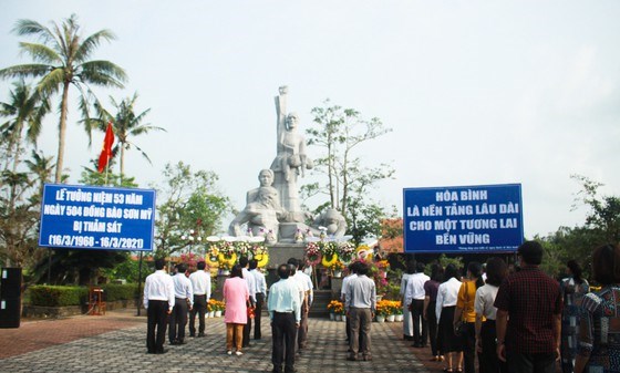 Quang Ngai commemore les victimes du massacre de Son My hinh anh 1