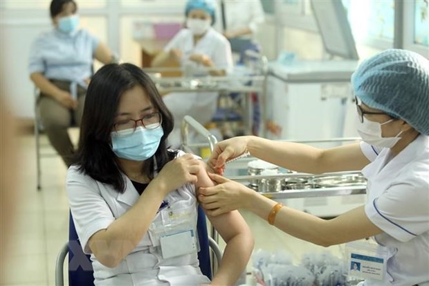 Plus de 35.000 personnes au Vietnam ont ete vaccinees contre le COVID-19 hinh anh 1