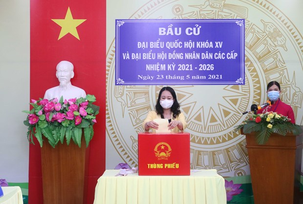 La vice-presidente Vo Thi Anh Xuan se rend aux urnes a An Giang hinh anh 1