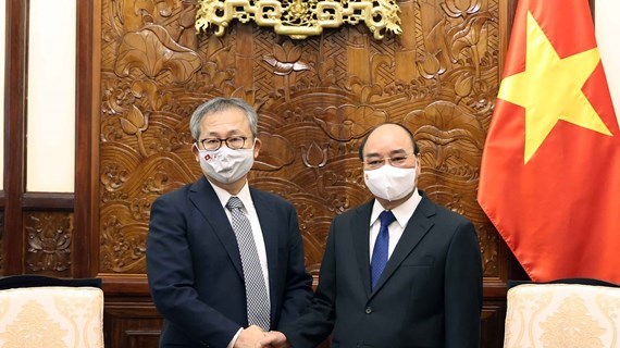 Le president Nguyen Xuan Phuc recoit l'ambassadeur du Japon hinh anh 1