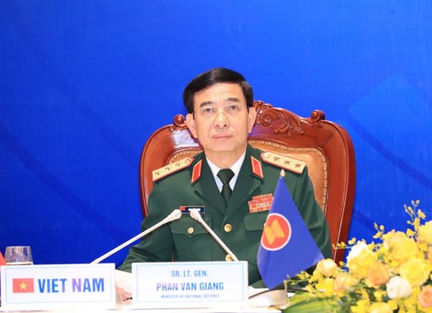 Le Vietnam participe a la reunion informelle des ministres de la Defense ASEAN - Chine hinh anh 2