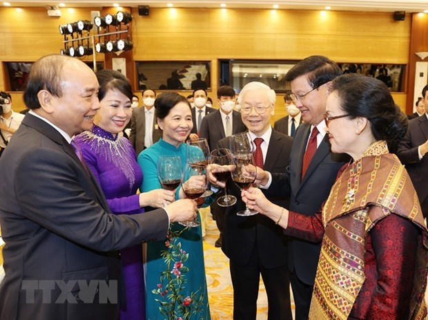 Les dirigeants vietnamien et lao s'accordent sur les orientations de la cooperation hinh anh 2