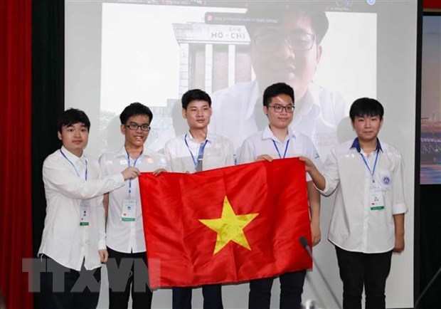 Les eleves vietnamiens font le plein de recompenses a l’IMO 2021 hinh anh 1
