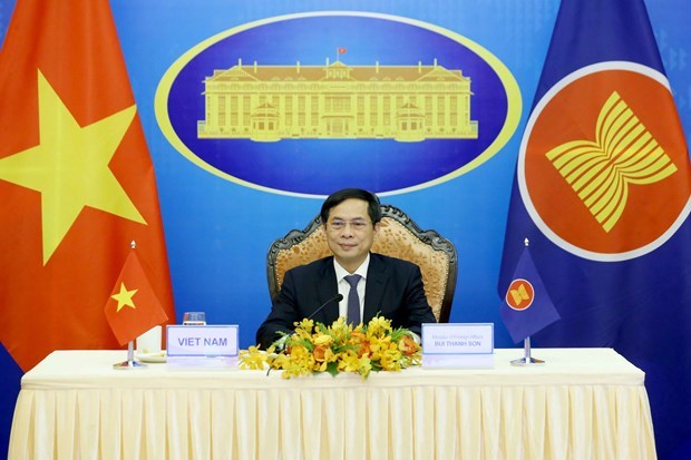 Le Vietnam assiste a la 22e reunion des ministres des Affaires etrangeres de l’ASEAN+3 hinh anh 1