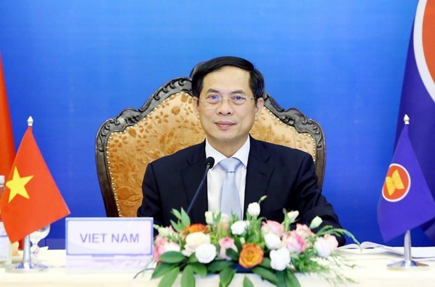 Le Vietnam a la 11e Conference des ministres des AE de l’EAS hinh anh 1