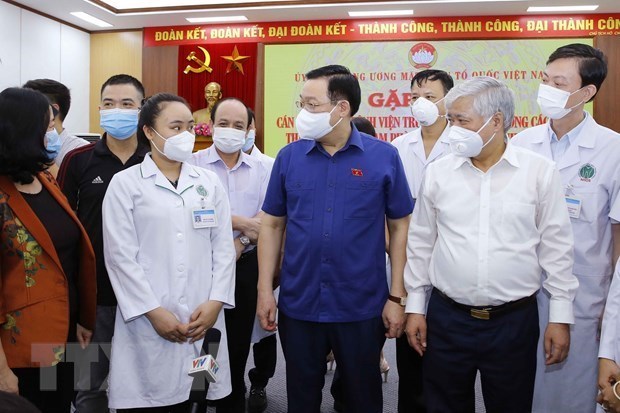 Le president de l’AN rencontre des representants des medecins mobilises en renfort a Ho Chi Minh-Ville hinh anh 1