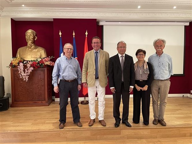 L'ambassadeur du Vietnam en France apprecie les contributions de la Federation Sante France-Viet Nam hinh anh 1