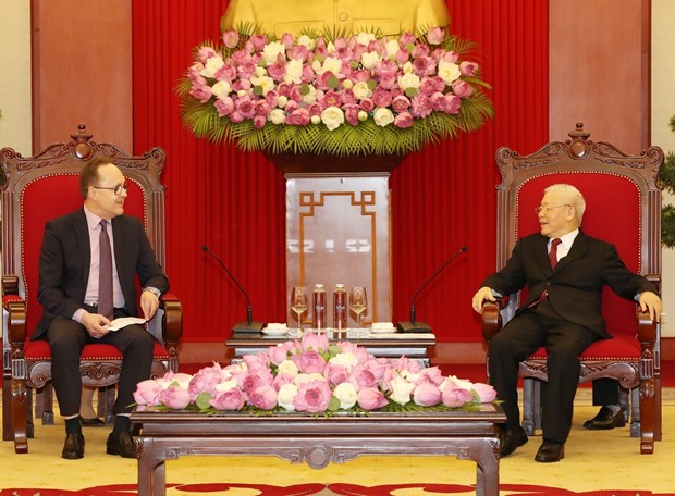 Le SG du Parti Nguyen Phu Trong recoit l'ambassadeur russe au Vietnam hinh anh 1