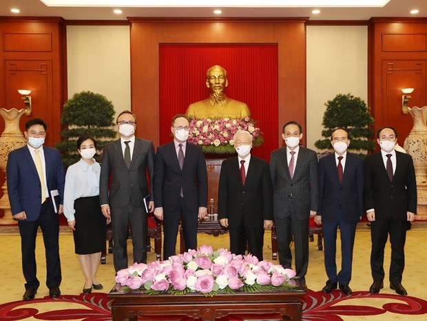Le SG du Parti Nguyen Phu Trong recoit l'ambassadeur russe au Vietnam hinh anh 2