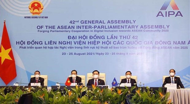 Le president de l’AN Vuong Dinh Hue a la ceremonie d'ouverture de la 42e AG de l'AIPA hinh anh 1