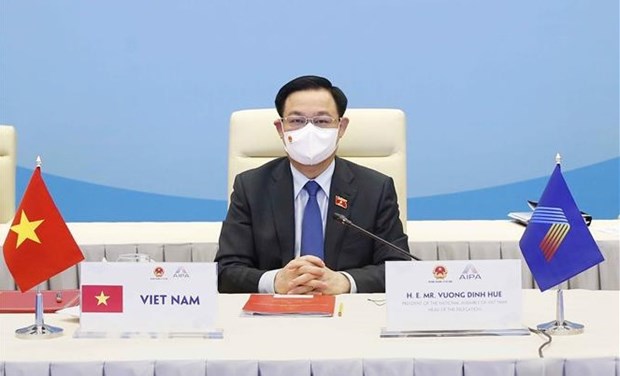 Le president de l’Assemblee nationale Vuong Dinh Hue a la ceremonie de cloture de l’AIPA-42 hinh anh 1