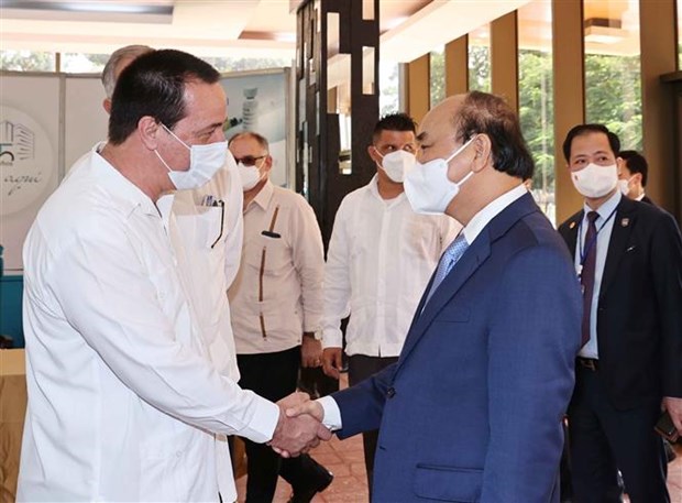 Le president Nguyen Xuan Phuc visite le Centre cubain de genie genetique et de biotechnologie hinh anh 1