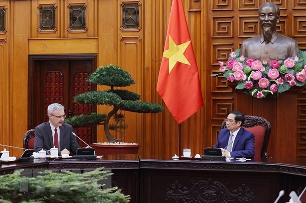 Le PM Pham Minh Chinh recoit l’ambassadeur de France au Vietnam Nicolas Warnery hinh anh 1