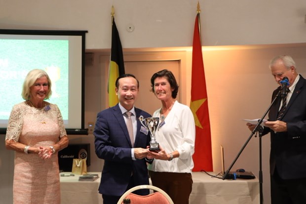 Des golfeurs en Belgique au soutien des victimes vietnamiennes de la dioxine hinh anh 1