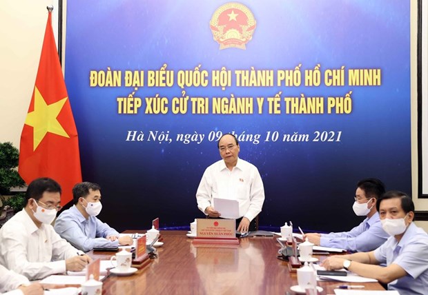 Le president Nguyen Xuan Phuc rencontre l’electorat du secteur sanitaire de Ho Chi Minh-Ville hinh anh 1