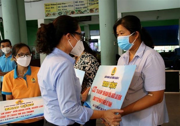 Ho Chi Minh-Ville offre 200.000 sacs de bien-etre aux travailleurs defavorises hinh anh 1